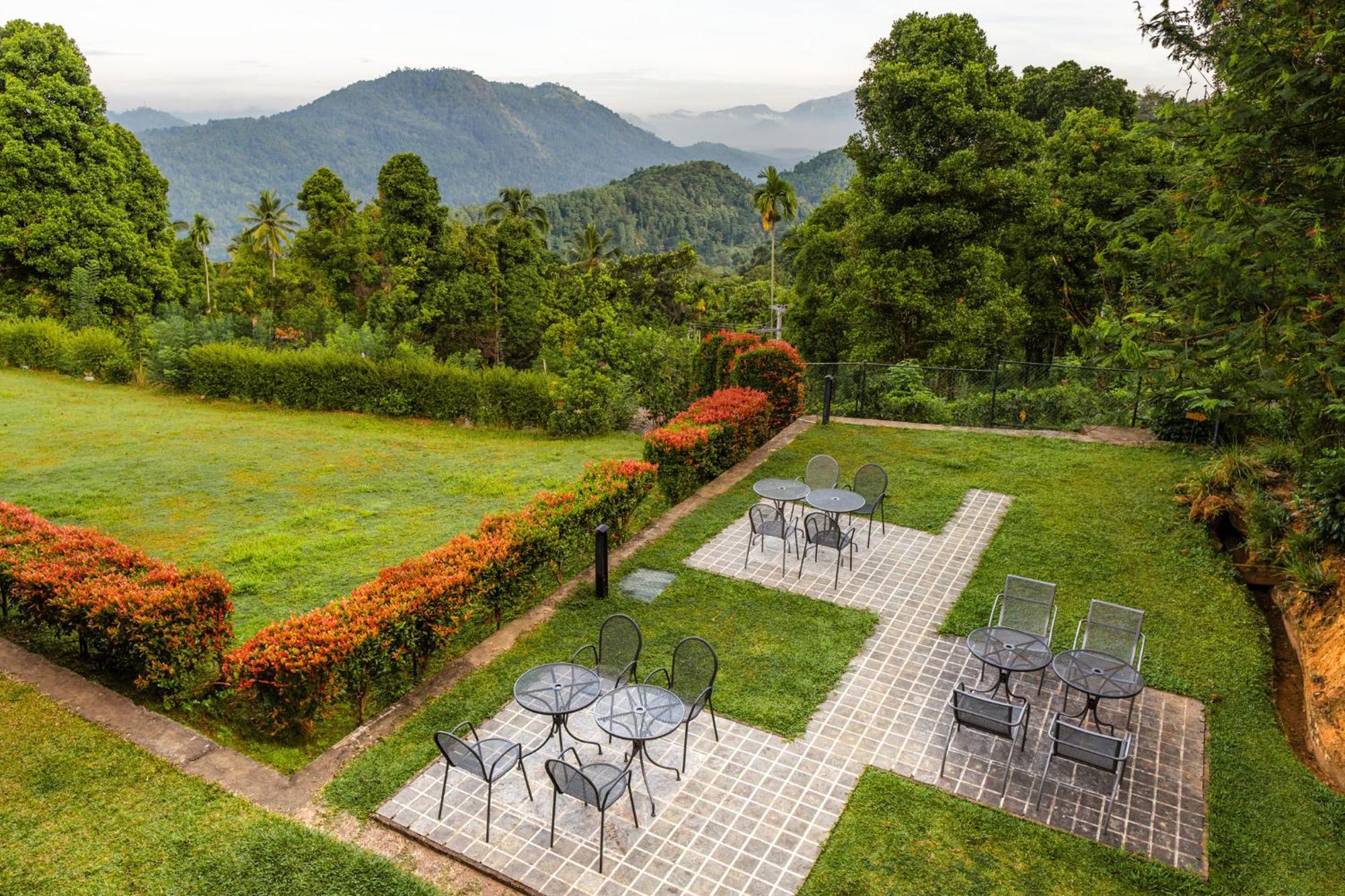 Simpson'S Forest Hotel Kandy Exterior photo